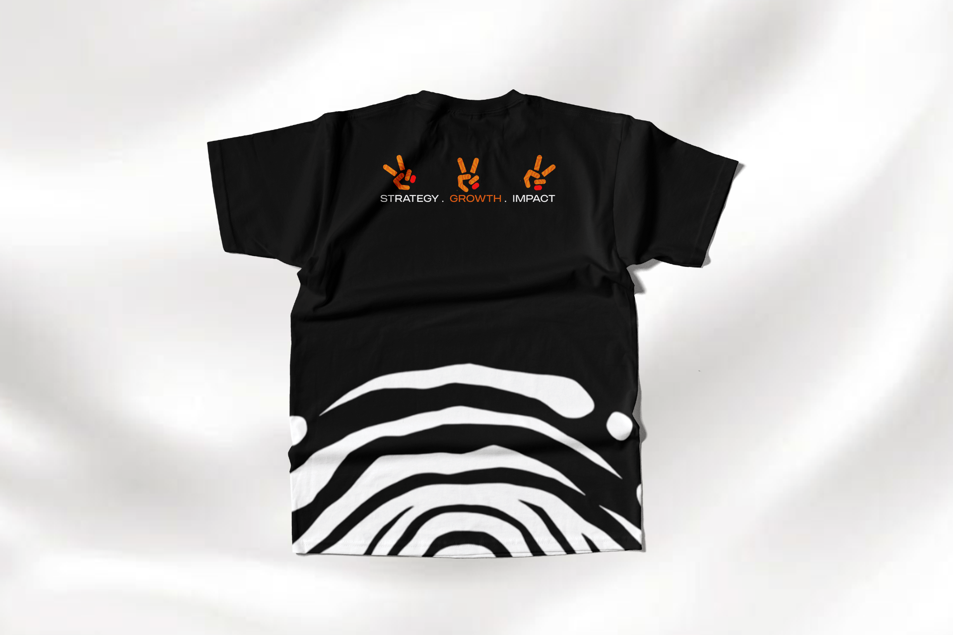 Dos du t-shirt noir YANKY Consulting avec trois icônes main et baseline