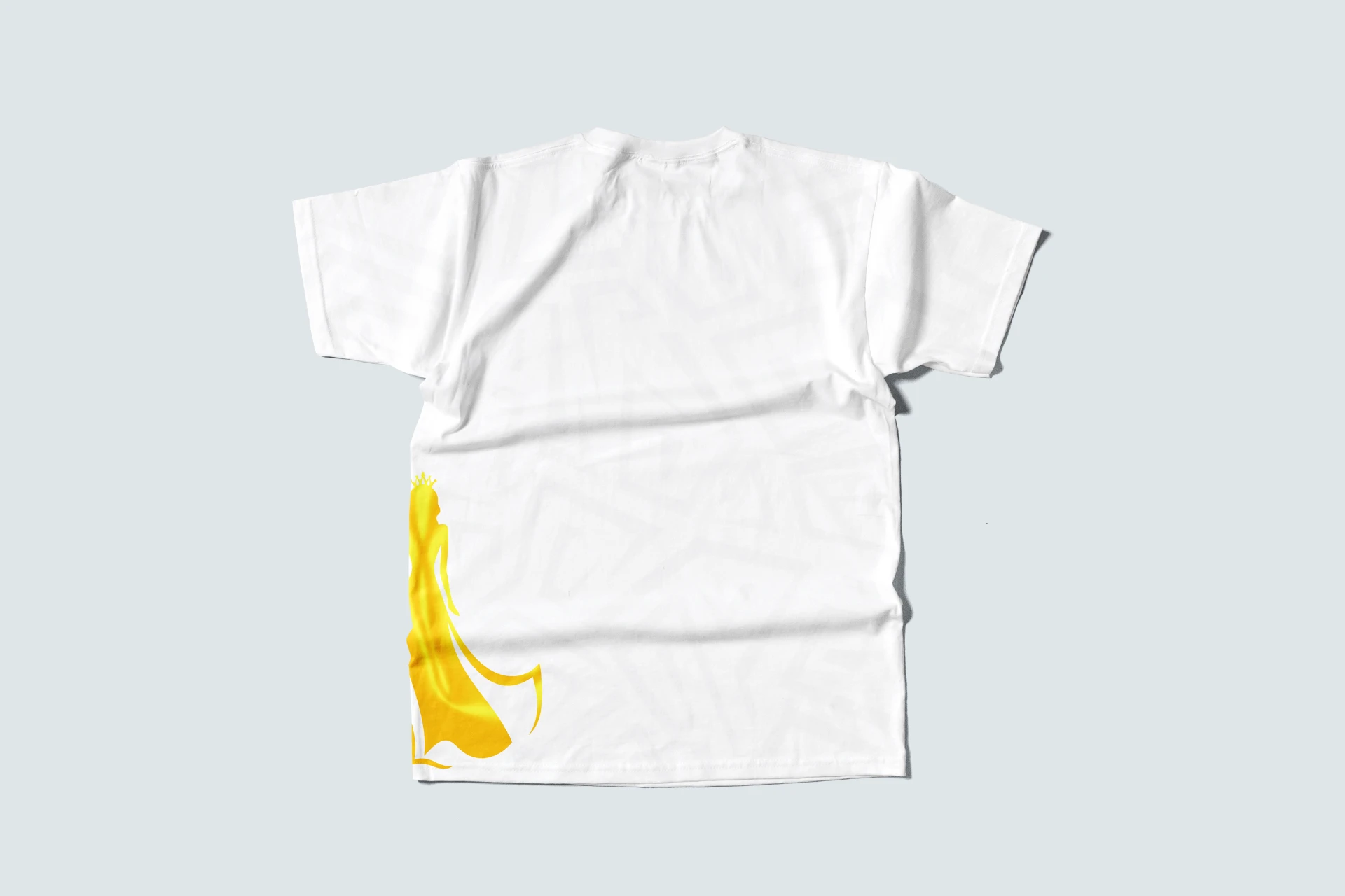 T-shirt blanc Miss Gban 1ère édition (dos) avec silhouette couronnée dorée
